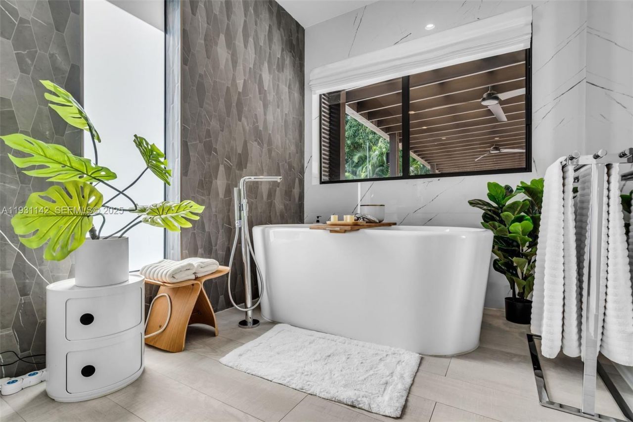 490 NE 91st St, Miami Shores, FL 33138 Photo