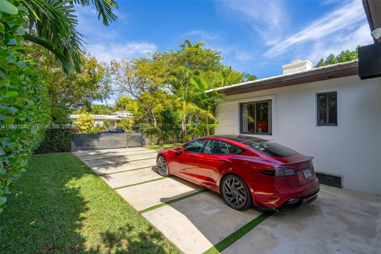 490 NE 91st St, Miami Shores, FL 33138 Photo