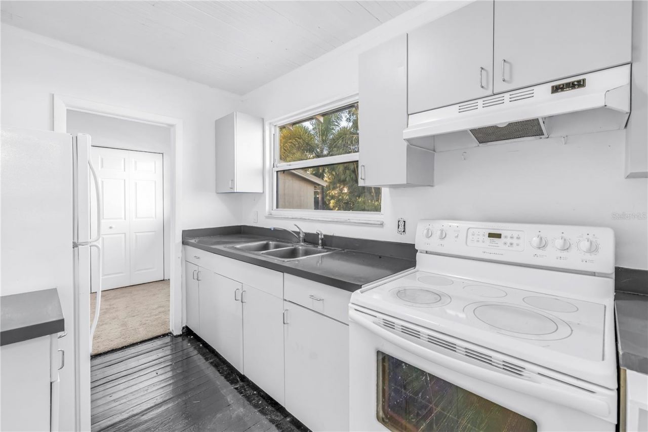 1012 Granville Court N, Saint Petersburg, FL 33701 Photo