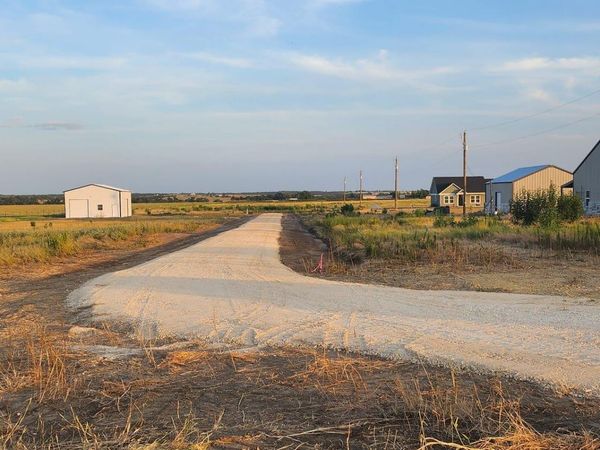 3001 Dolphin DR, Coupland, TX 78615