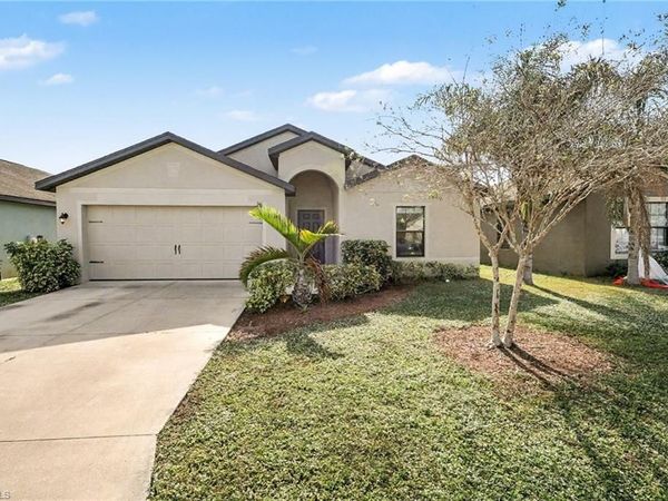 746 Center Lake ST, LEHIGH ACRES, FL 33974