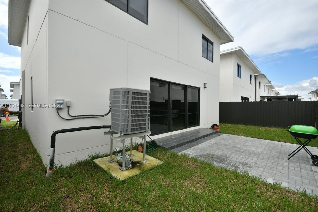 1339 NW 2nd Ln, Florida City, FL 33034 Photo