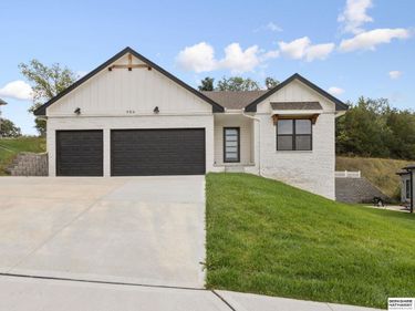 906 Southridge Drive, Louisville, NE 68037