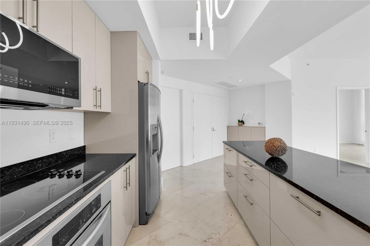 3131 NE 188th St, Unit 2-1005, Aventura, FL 33180 Photo