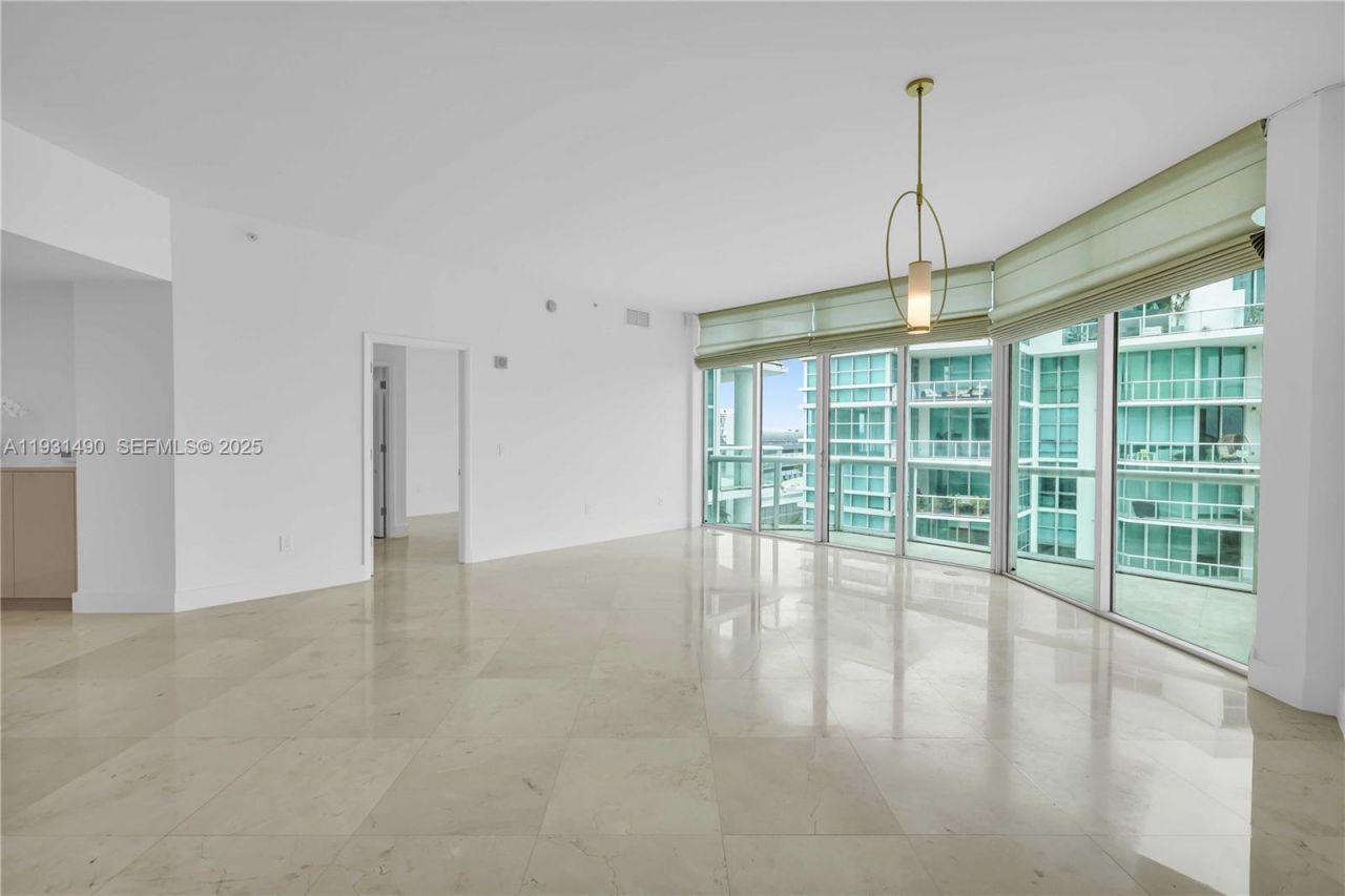 3131 NE 188th St, Unit 2-1005, Aventura, FL 33180 Photo