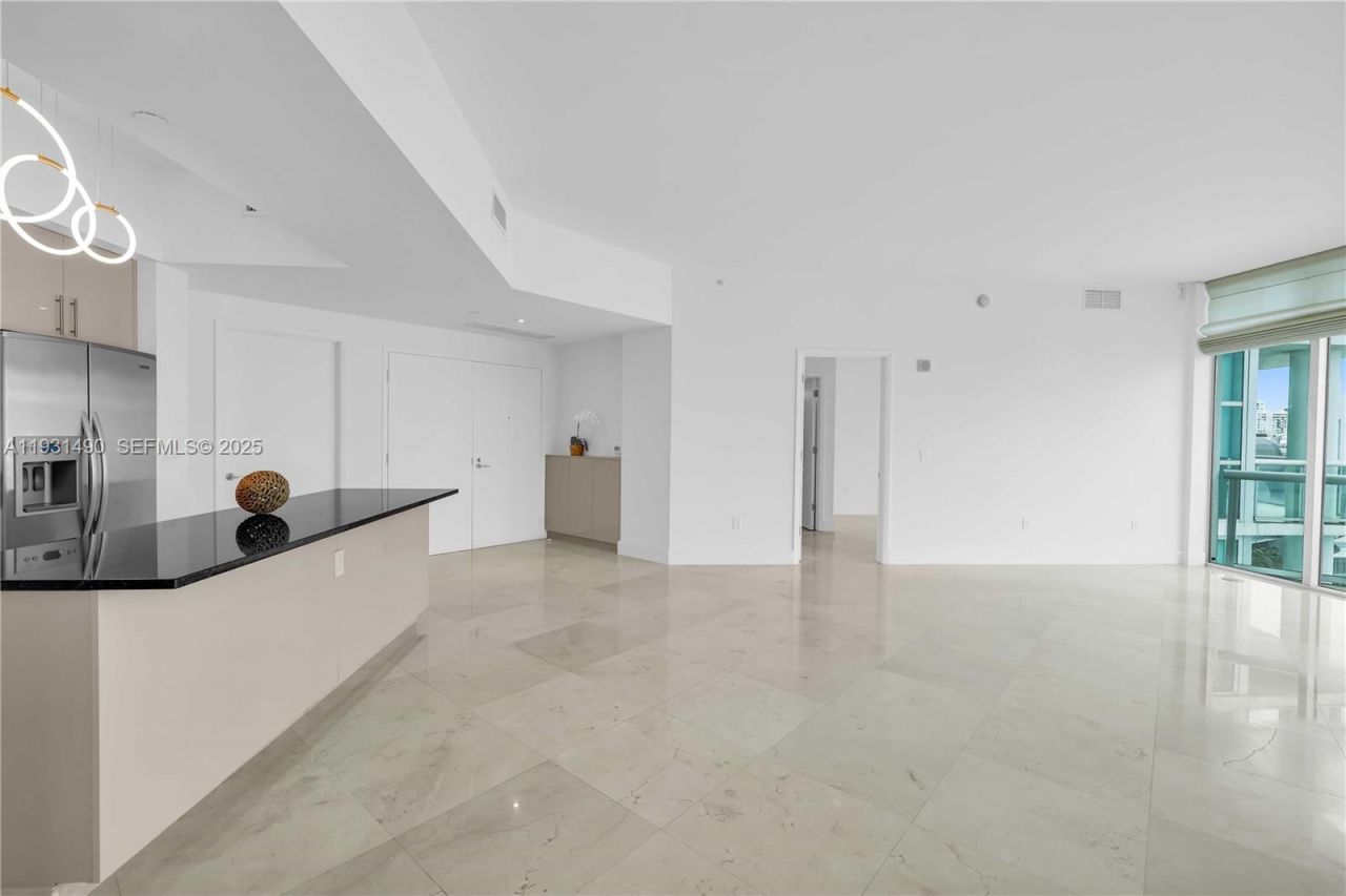 3131 NE 188th St, Unit 2-1005, Aventura, FL 33180 Photo