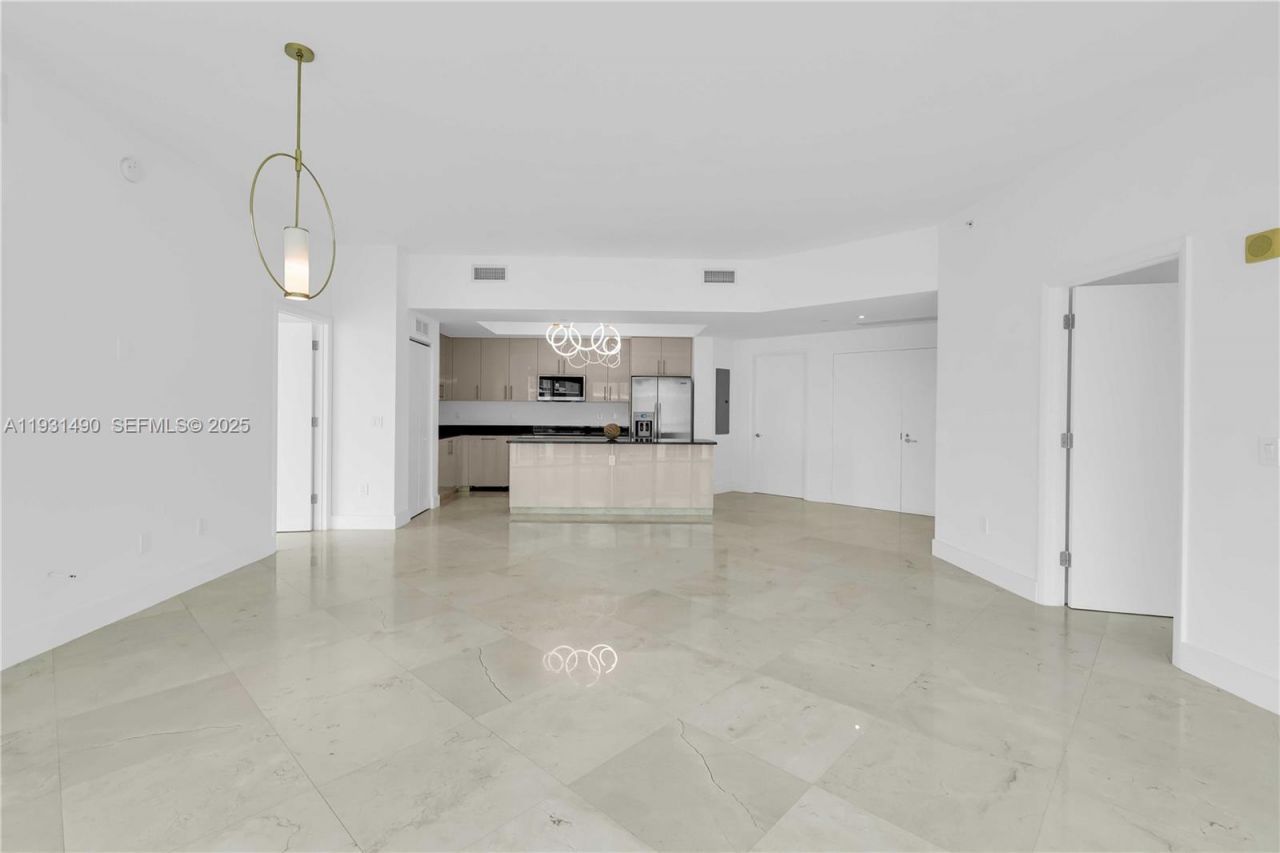 3131 NE 188th St, Unit 2-1005, Aventura, FL 33180 Photo