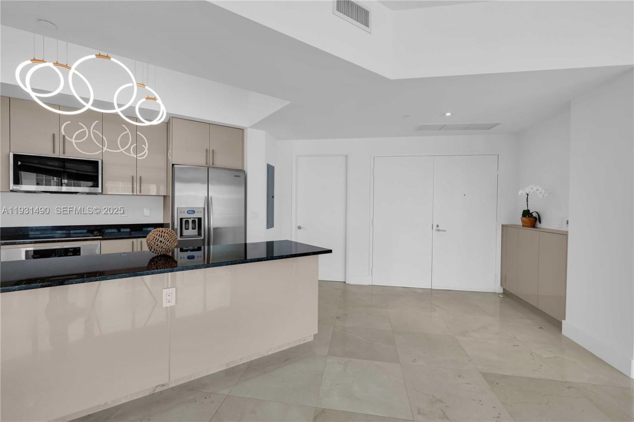 3131 NE 188th St, Unit 2-1005, Aventura, FL 33180 Photo