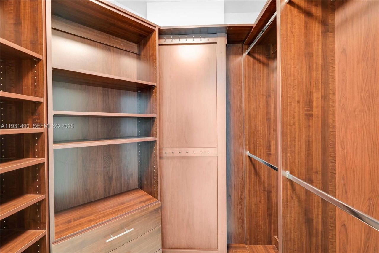 3131 NE 188th St, Unit 2-1005, Aventura, FL 33180 Photo