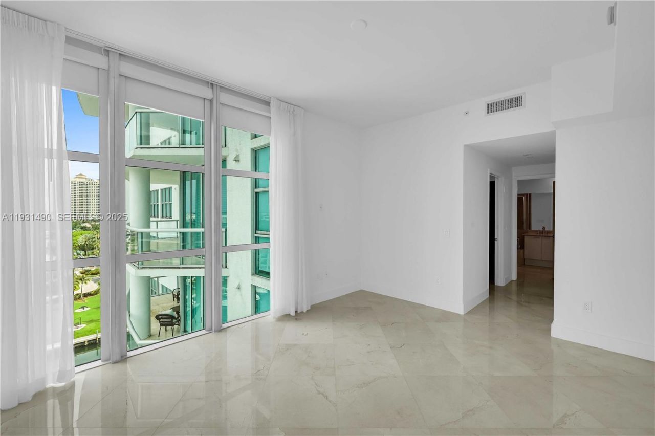 3131 NE 188th St, Unit 2-1005, Aventura, FL 33180 Photo