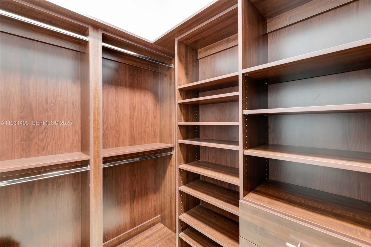 3131 NE 188th St, Unit 2-1005, Aventura, FL 33180 Photo