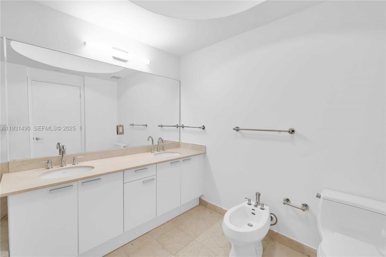 3131 NE 188th St, Unit 2-1005, Aventura, FL 33180 Photo