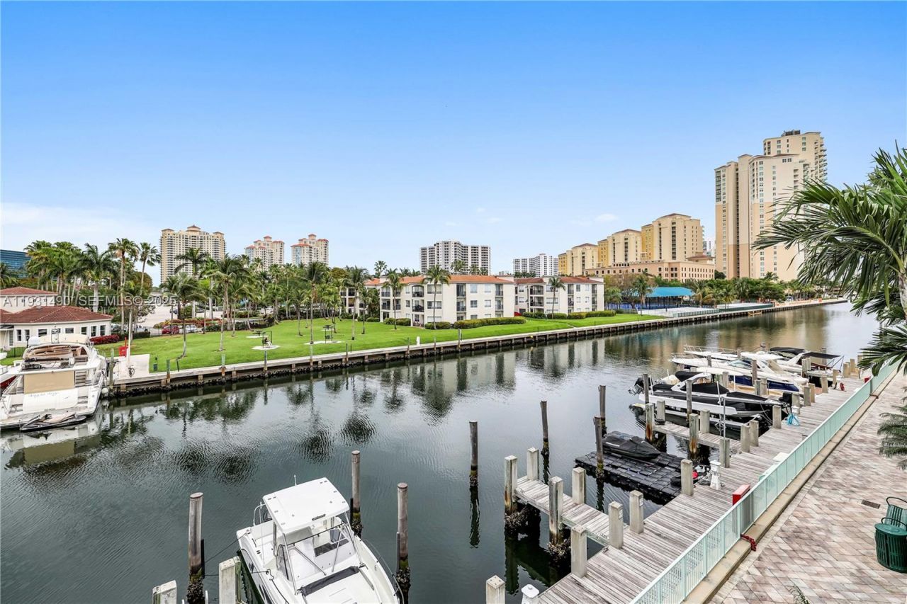 3131 NE 188th St, Unit 2-1005, Aventura, FL 33180 Photo