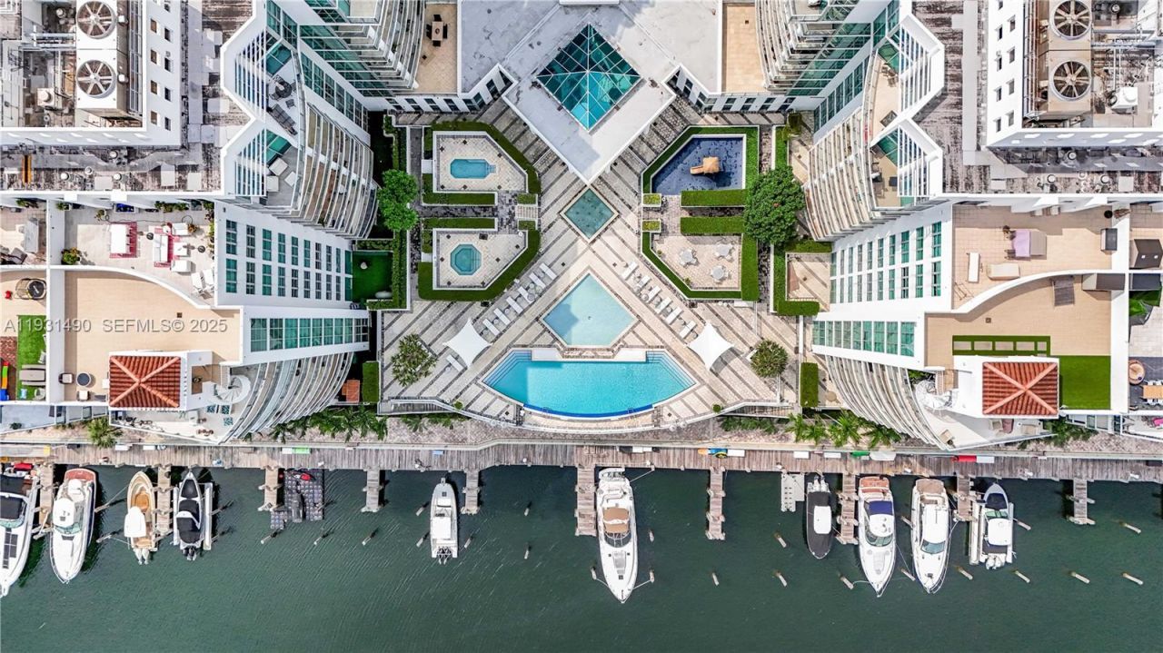 3131 NE 188th St, Unit 2-1005, Aventura, FL 33180 Photo