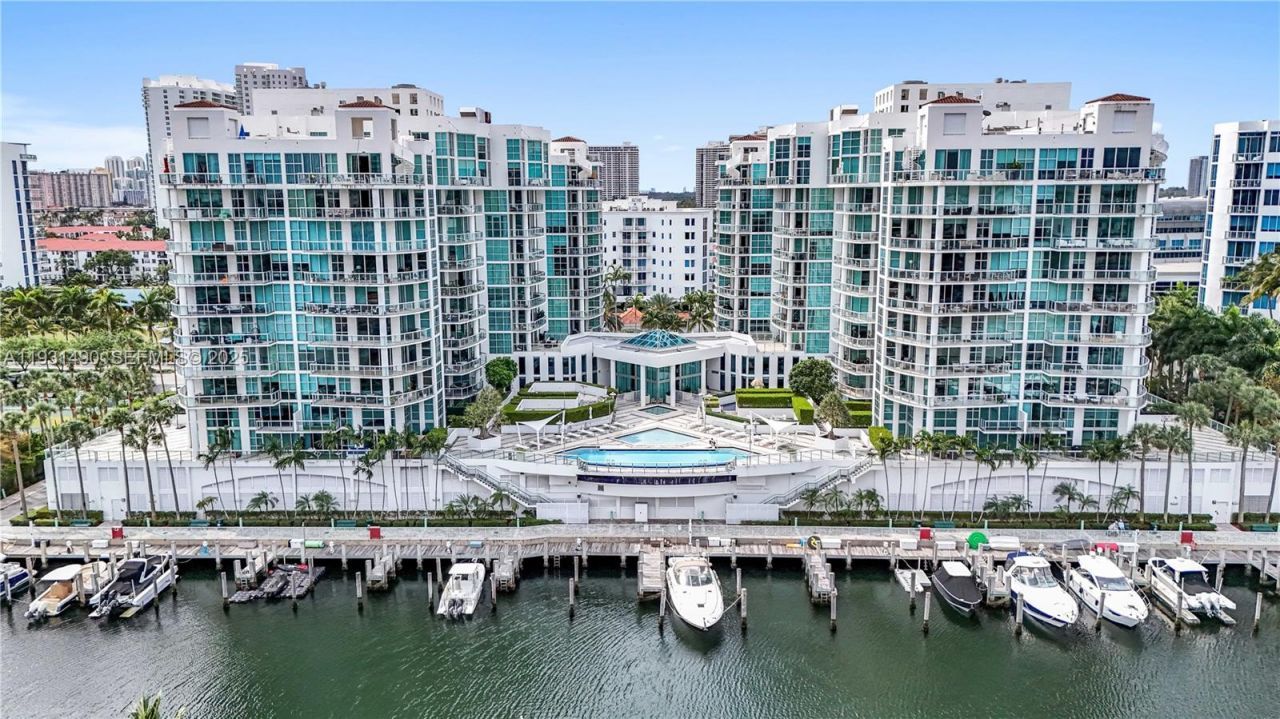 3131 NE 188th St, Unit 2-1005, Aventura, FL 33180 Photo