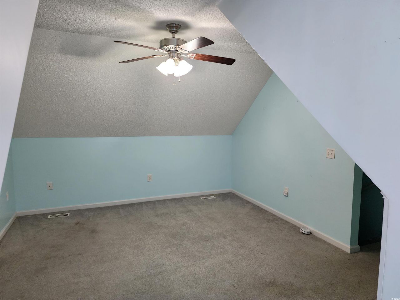 2360 Clandon Dr. Photo 10