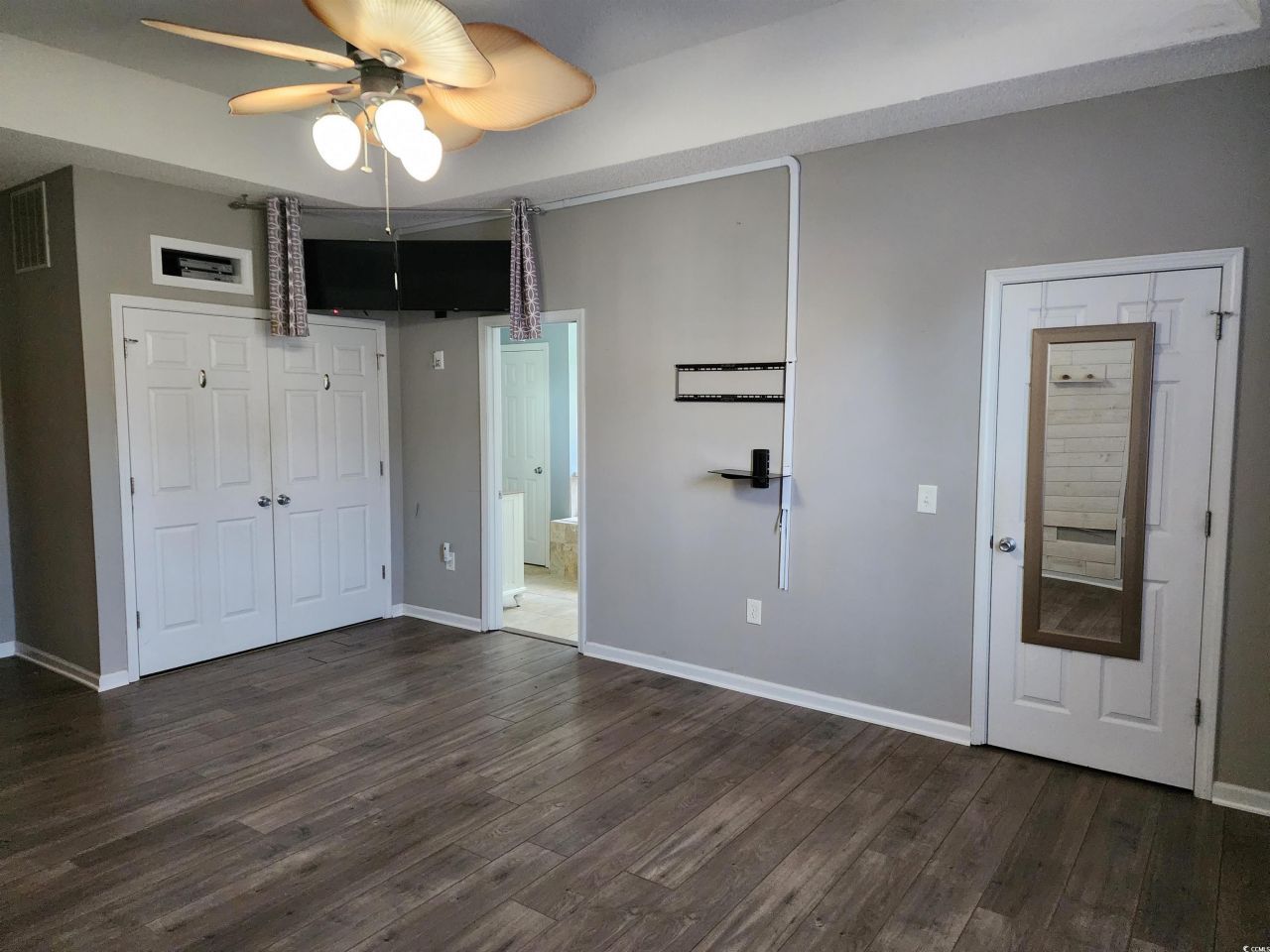 2360 Clandon Dr. Photo 16