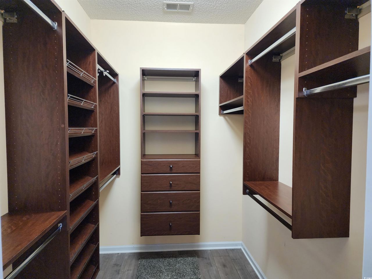 2360 Clandon Dr. Photo 17