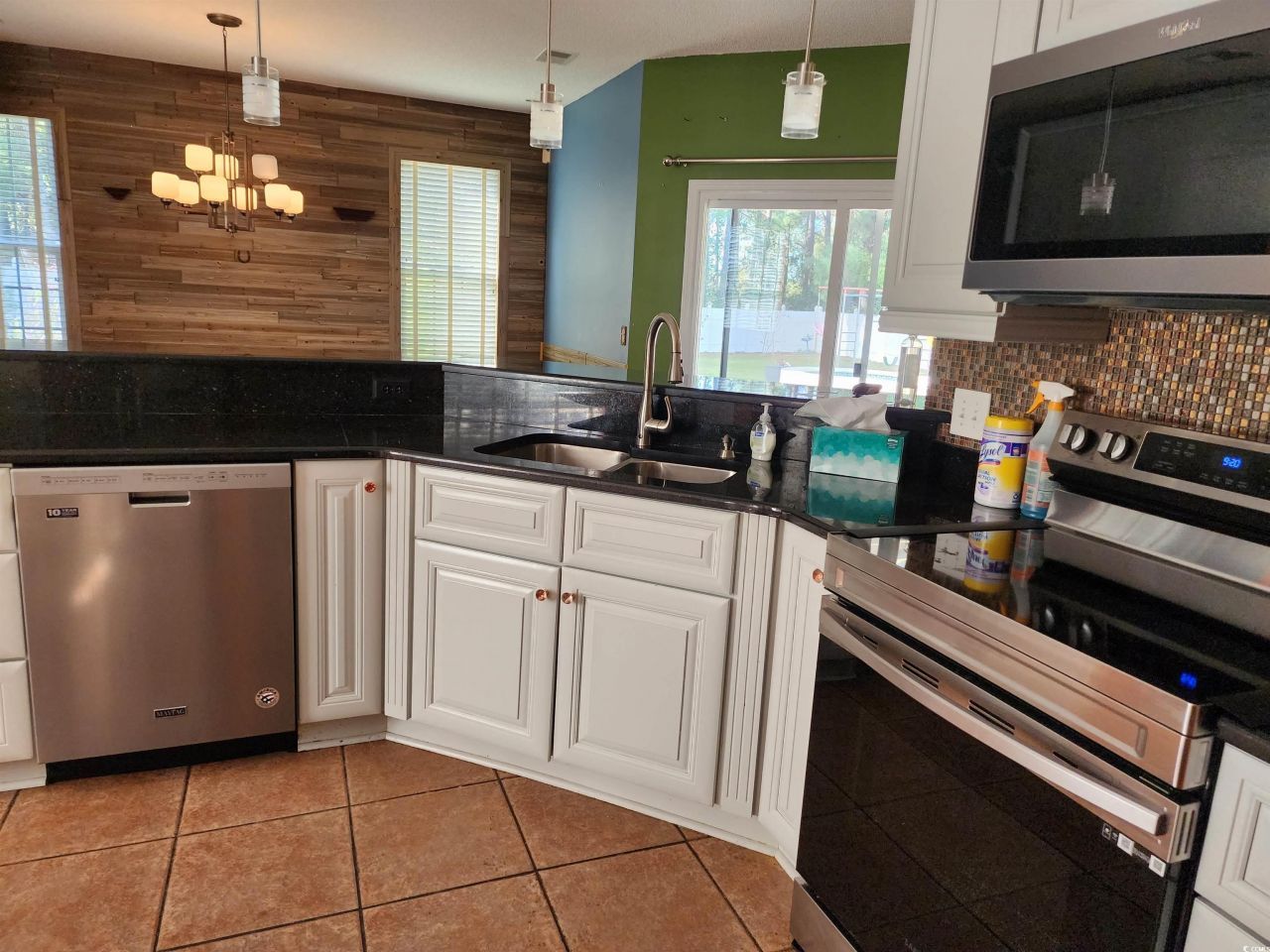 2360 Clandon Dr. Photo 27