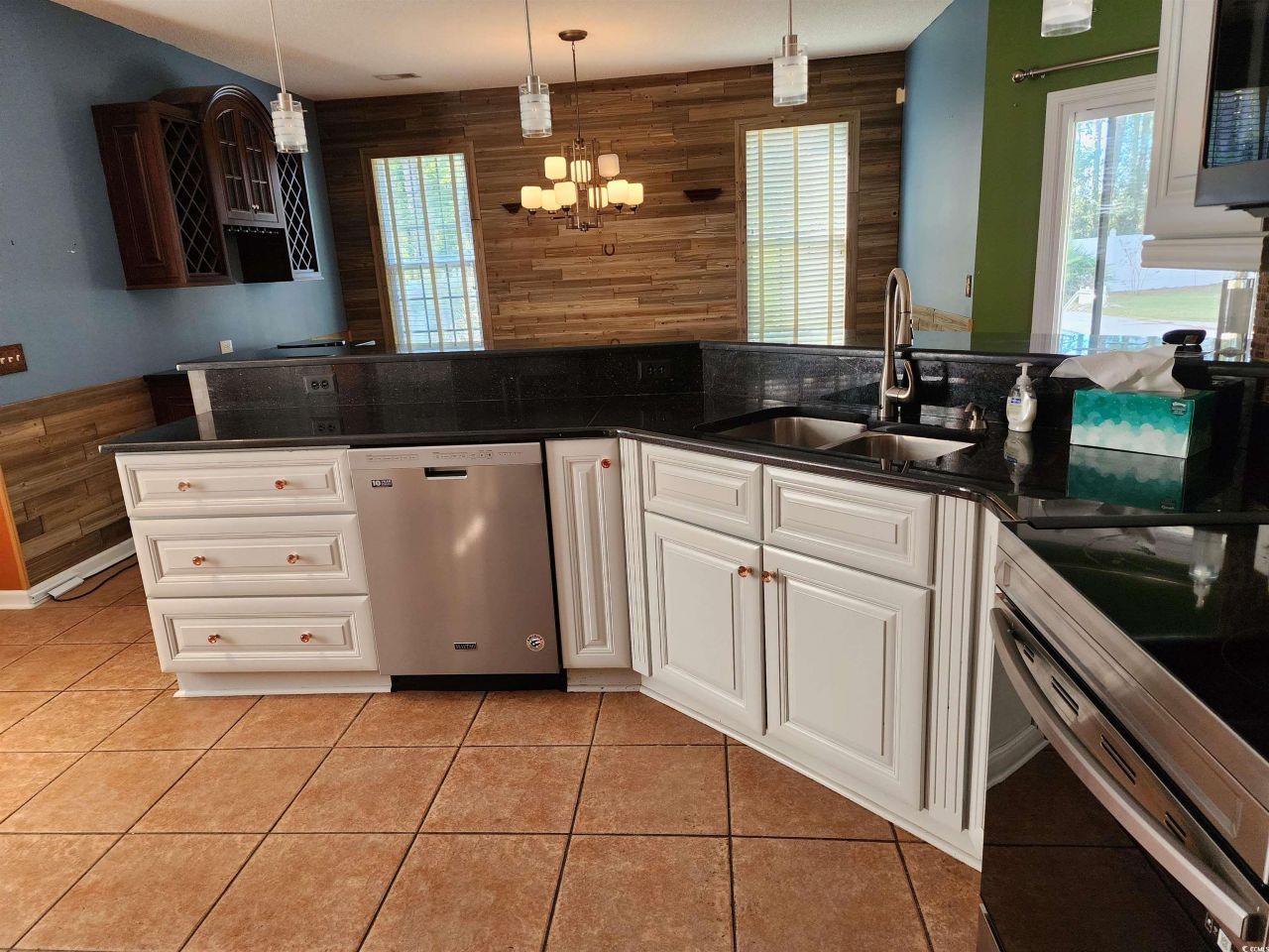 2360 Clandon Dr. Photo 29