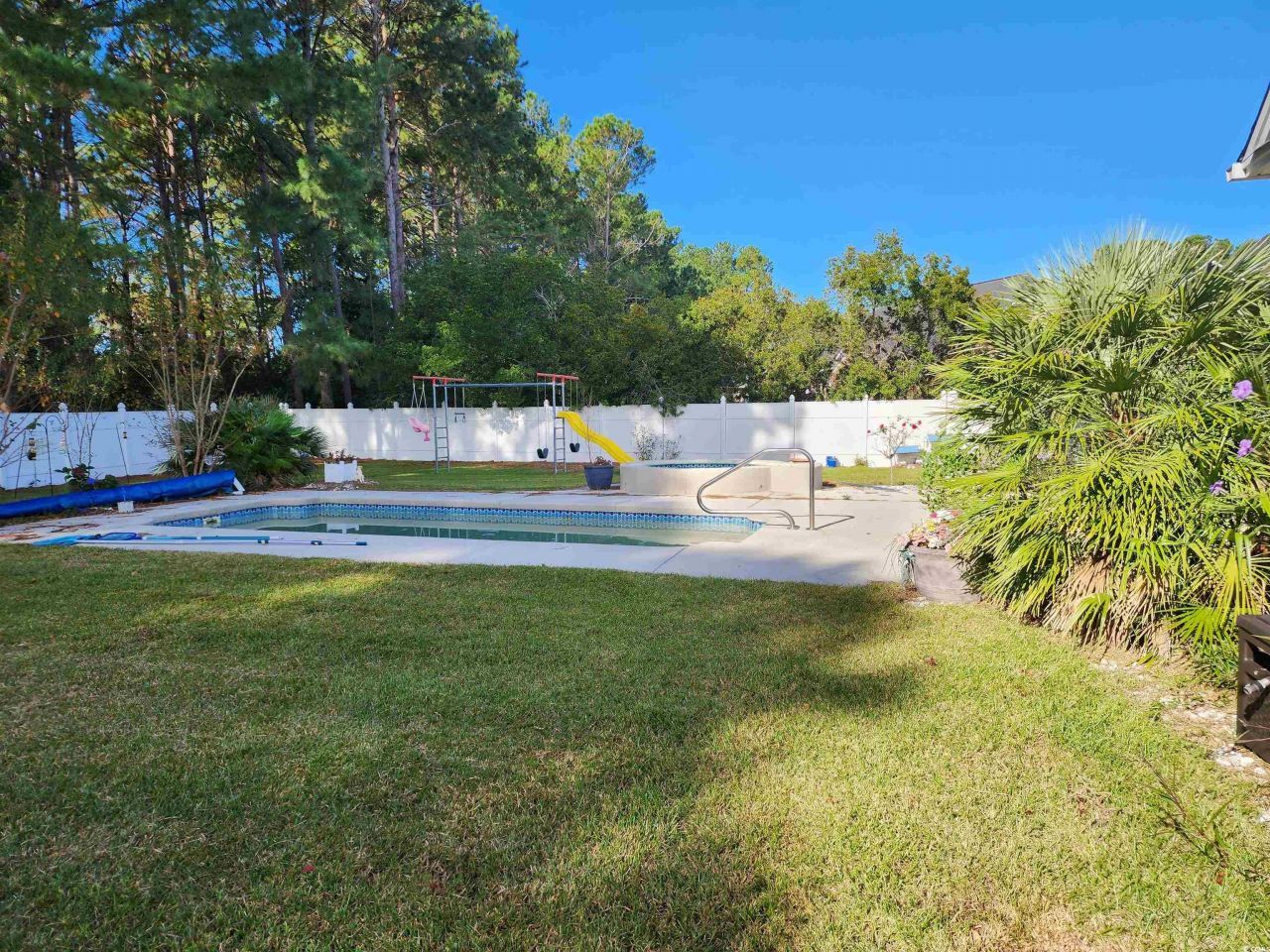 2360 Clandon Dr. Photo 37