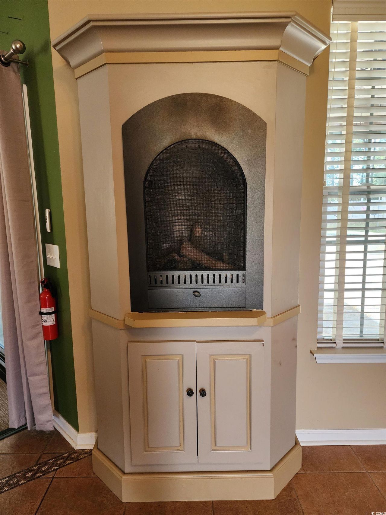 2360 Clandon Dr. Photo 5