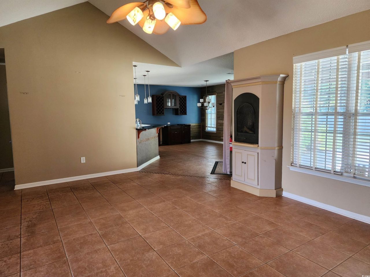 2360 Clandon Dr. Photo 6