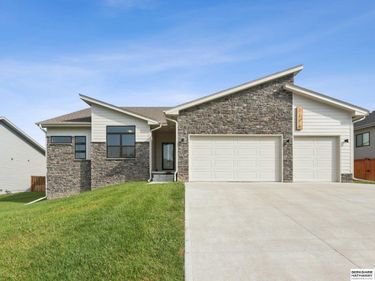 2116 Gindy Drive, Bellevue, NE 68147