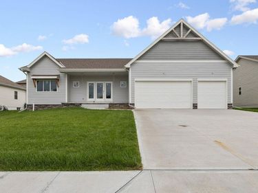 808 Grandview Drive, Louisville, NE 68037