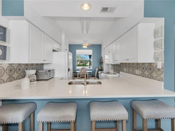 2740 Cypress Trace CIR, Unit 2725, NAPLES, FL 34119
