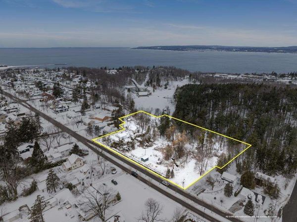 1119 E Mitchell Street, Petoskey, MI 49770