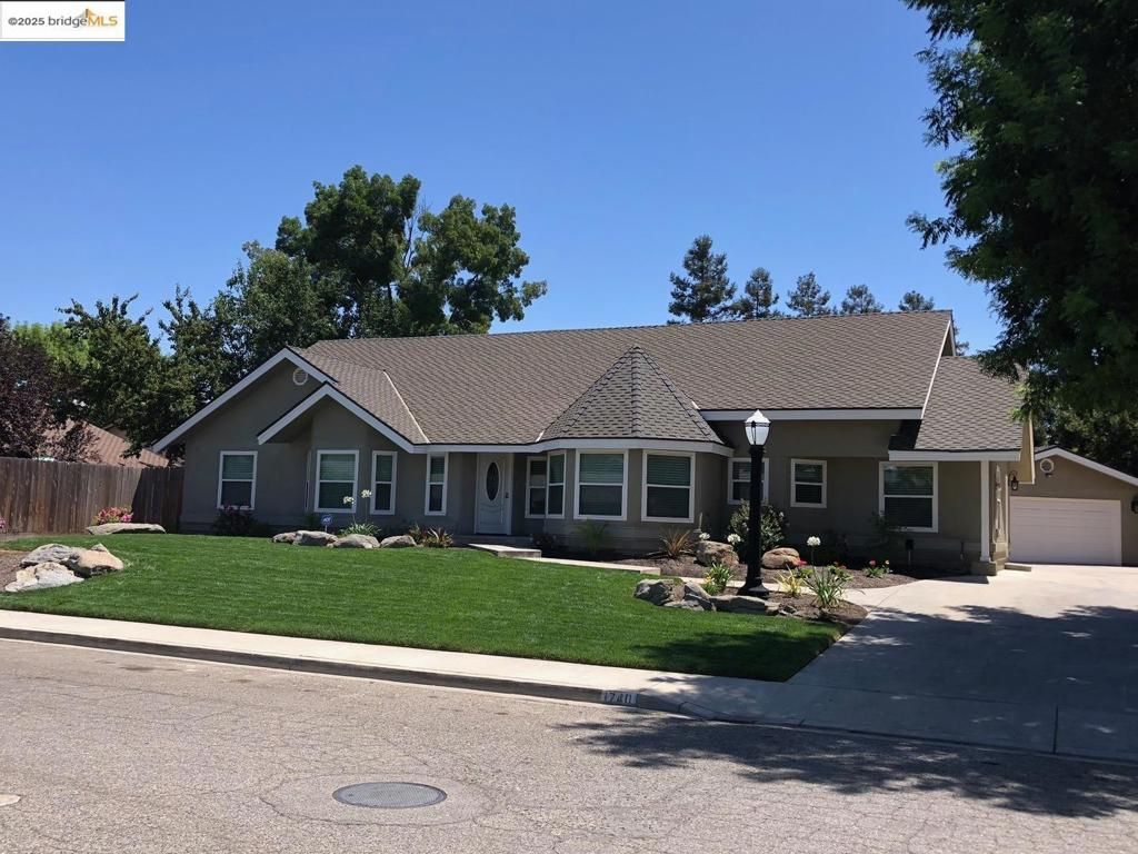 1740 1740 S Teddy St, Visalia, CA 93277 Main Photo