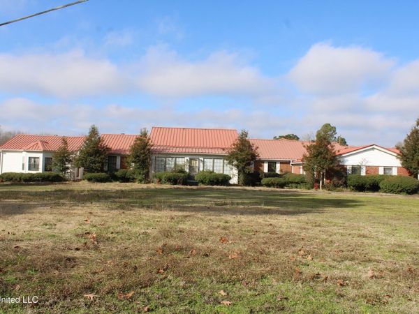 76 Peach Tree Road, Byhalia, MS 38611
