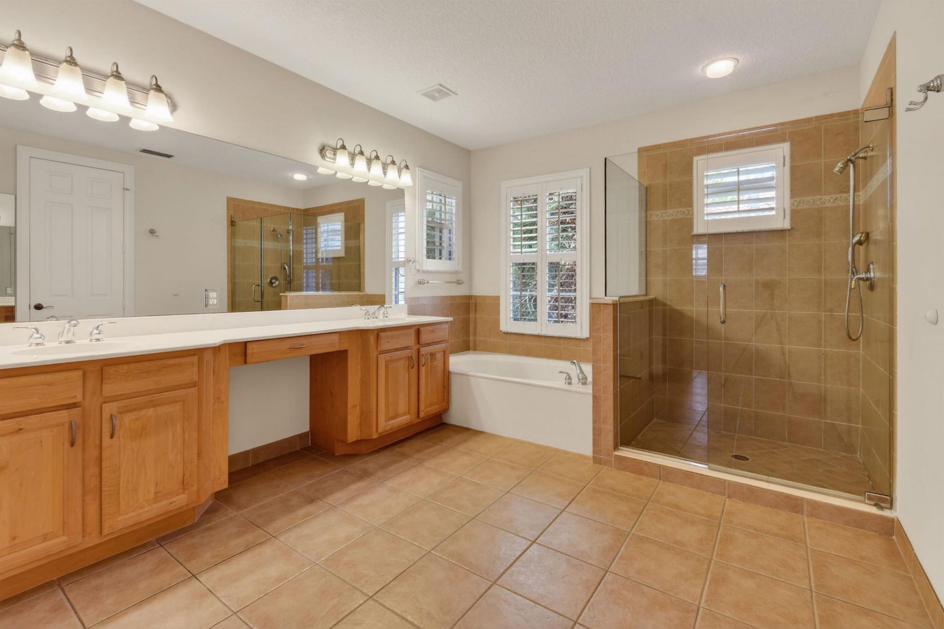 916 Mill Creek Drive, Palm Beach Gardens, FL 33410 Photo