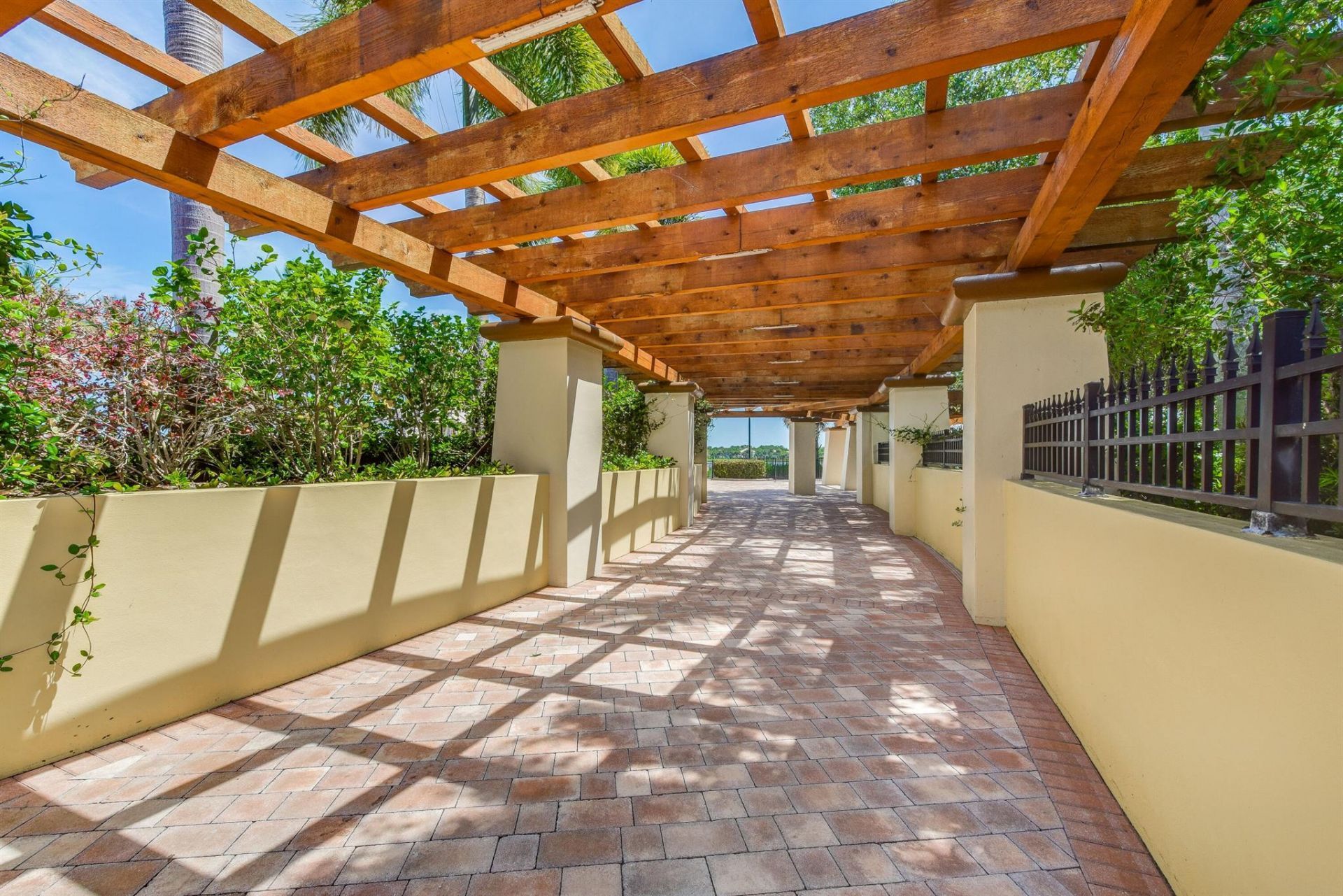 916 Mill Creek Drive, Palm Beach Gardens, FL 33410 Photo