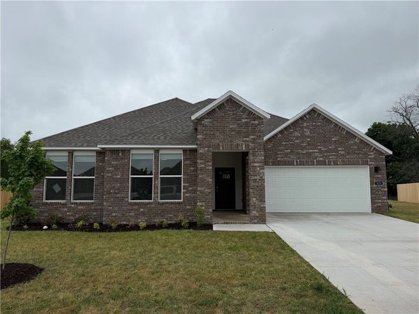 523 W Canada Drive, Farmington, AR 72730
