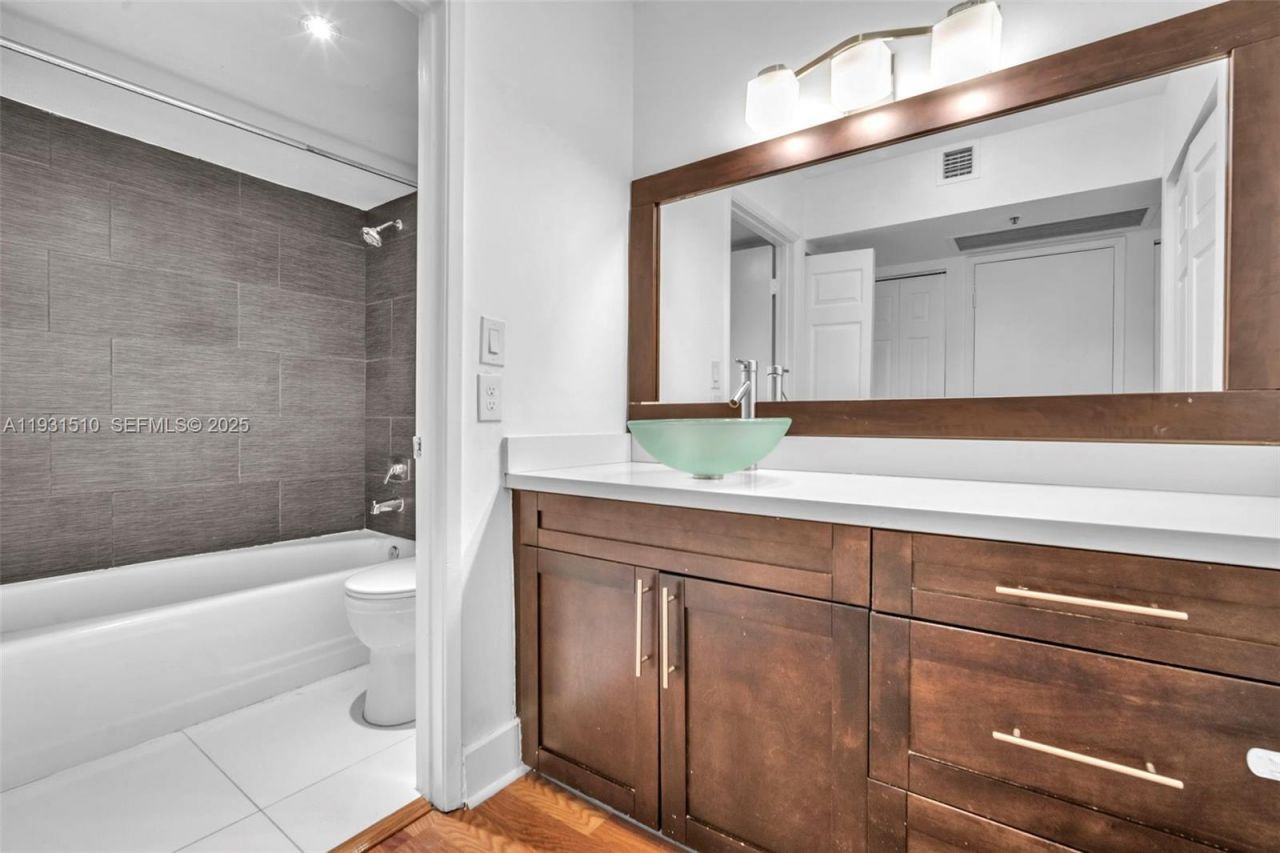 20355 NE 34th Ct, Unit 421, Aventura, FL 33180 Photo