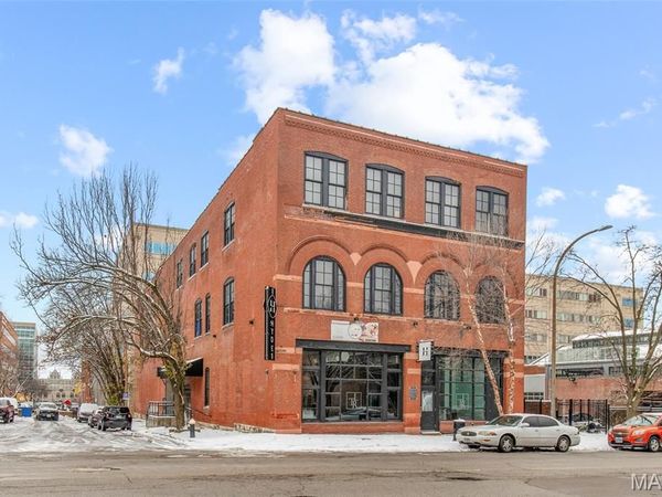 1900 Locust Street, St Louis, MO 63101