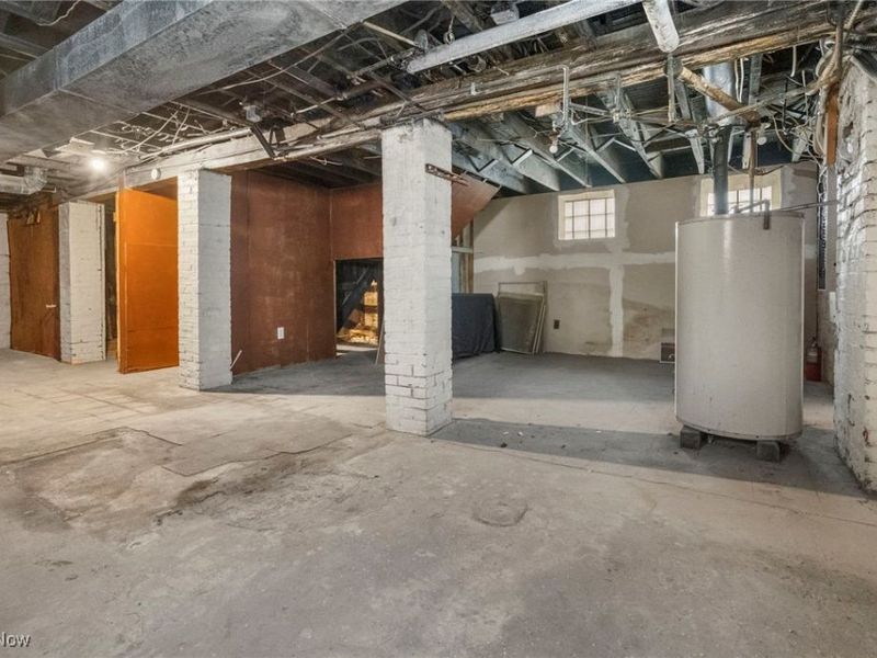 10624 Grantwood Avenue, Cleveland, OH 44108 Photo 24