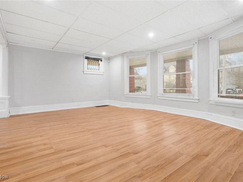 10624 Grantwood Avenue, Cleveland, OH 44108 Photo 9