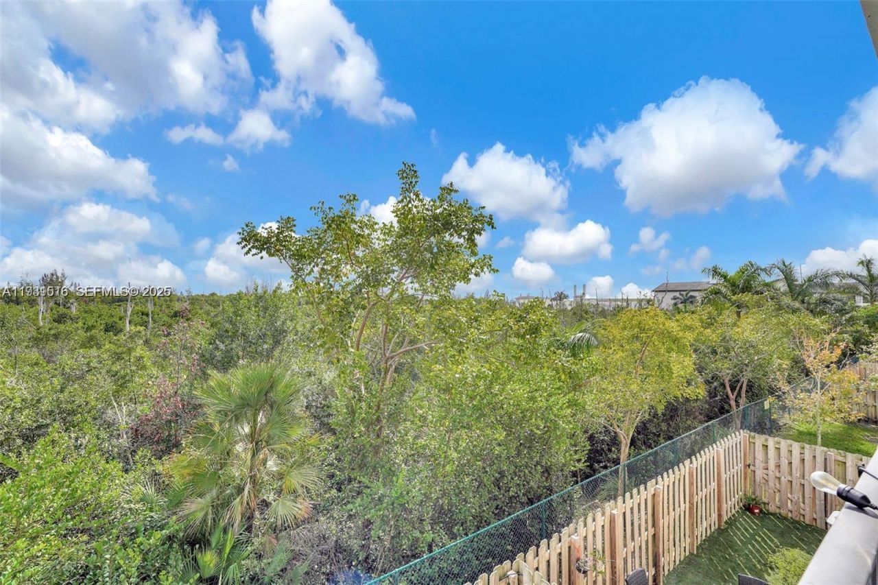 8025 NW 104th Ave, Unit 23, Doral, FL 33178 Photo