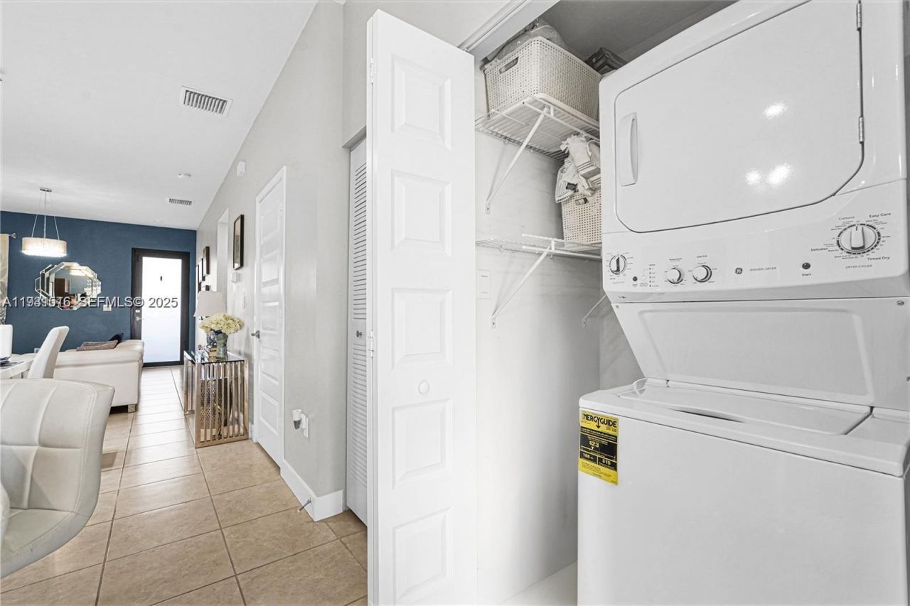 8025 NW 104th Ave, Unit 23, Doral, FL 33178 Photo