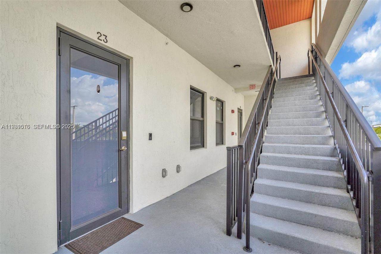 8025 NW 104th Ave, Unit 23, Doral, FL 33178 Photo