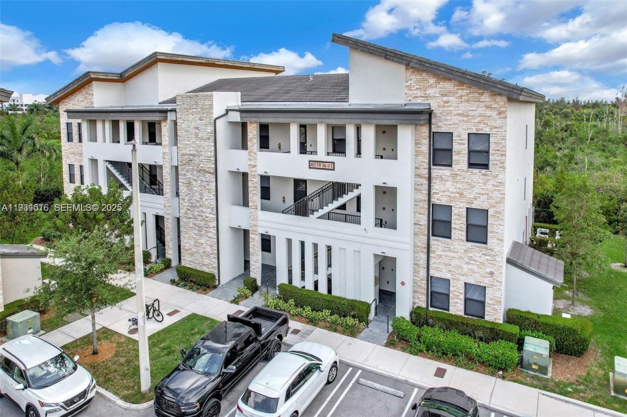 8025 NW 104th Ave, Unit 23, Doral, FL 33178 Photo