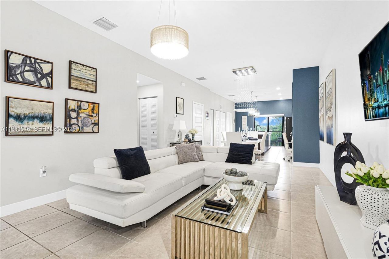 8025 NW 104th Ave, Unit 23, Doral, FL 33178 Photo