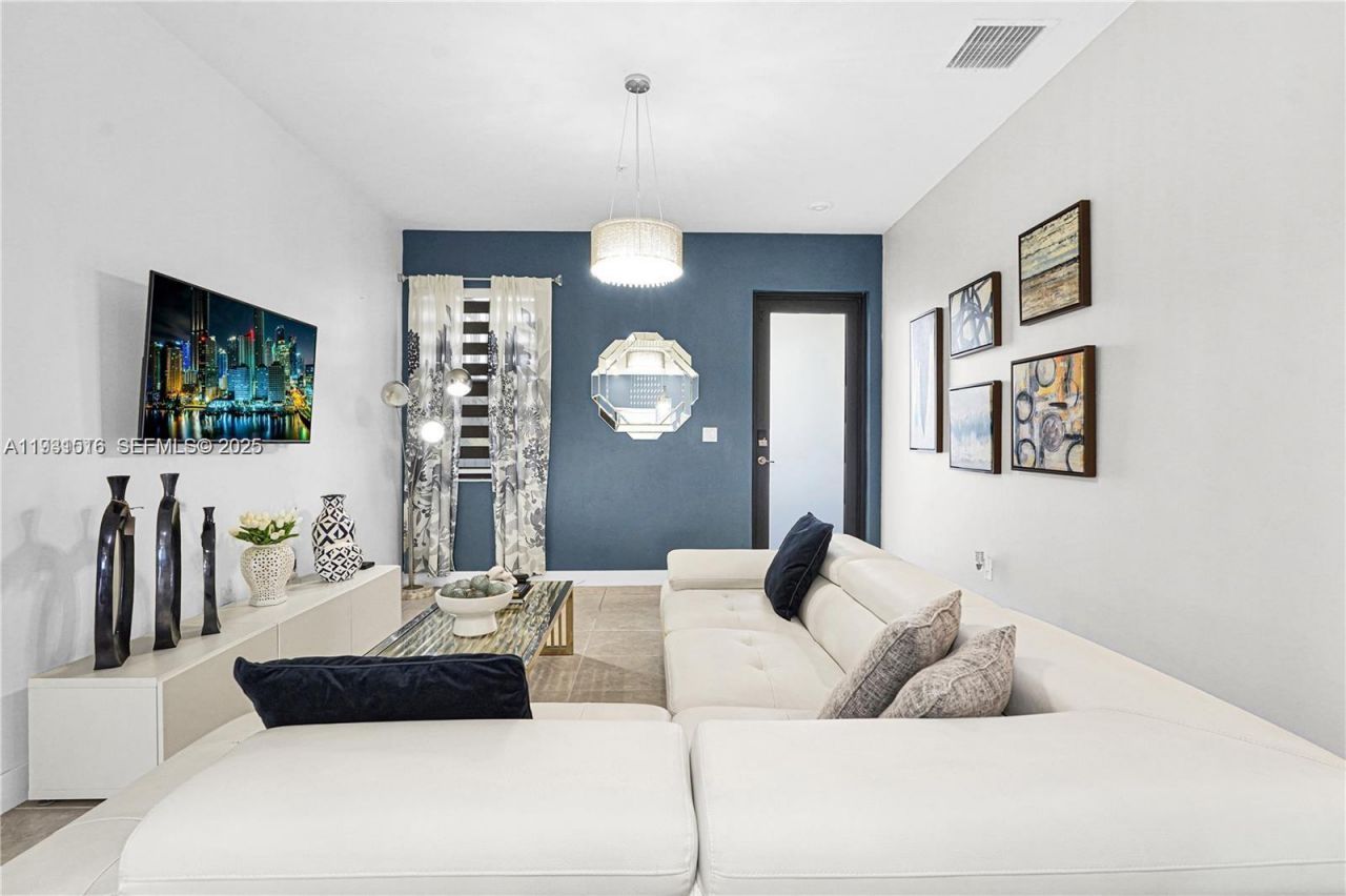 8025 NW 104th Ave, Unit 23, Doral, FL 33178 Photo