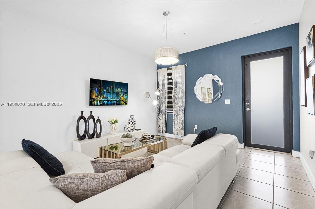 8025 NW 104th Ave, Unit 23, Doral, FL 33178 Photo