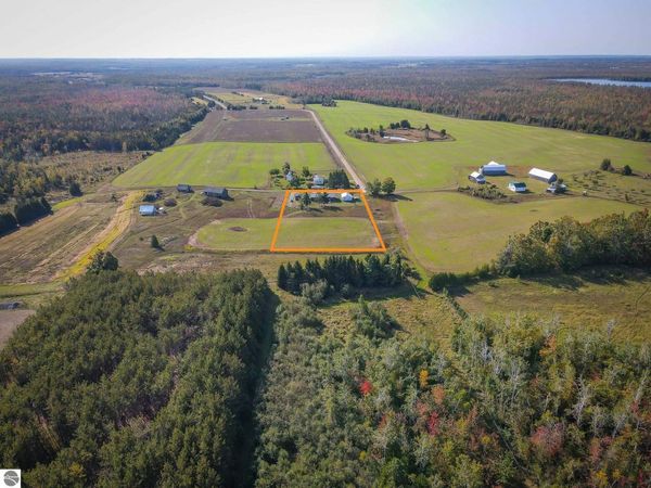 7557 Loop Road, Posen, MI 49776