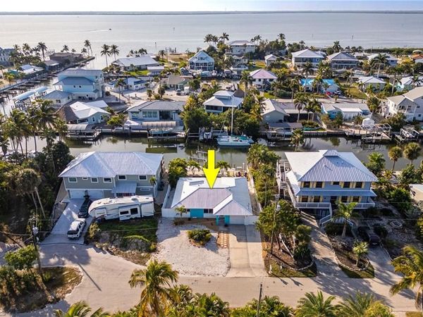 3571 Emerald AVE, ST. JAMES CITY, FL 33956