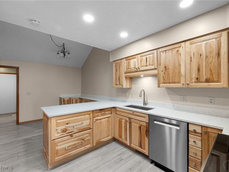 6667 Hidden Lake Trail, Brecksville, OH 44141 Photo 8